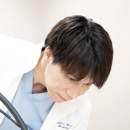 白衣姿の田本直弘